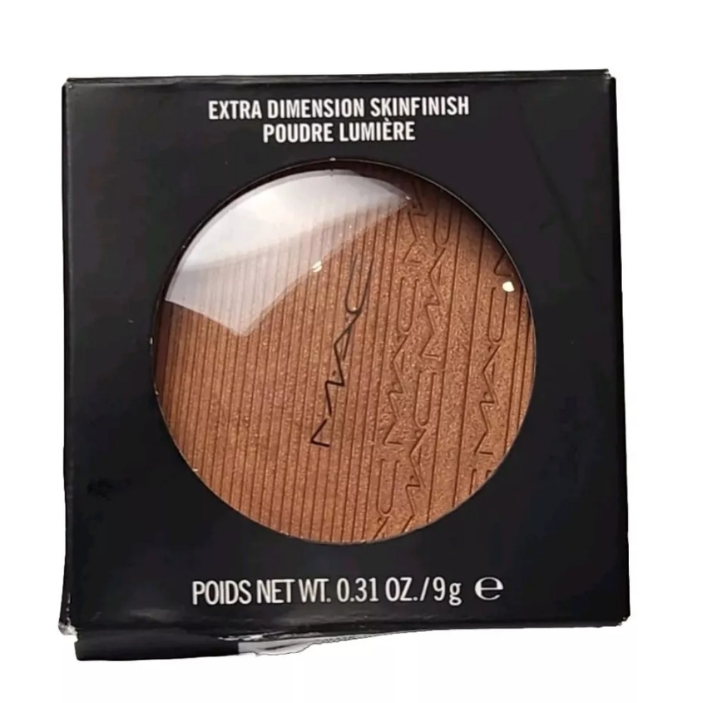 MAC GLOW WITH IT EXTRA DIMENSION SKIN FINISH HIGHLIGHTER.  NIB
